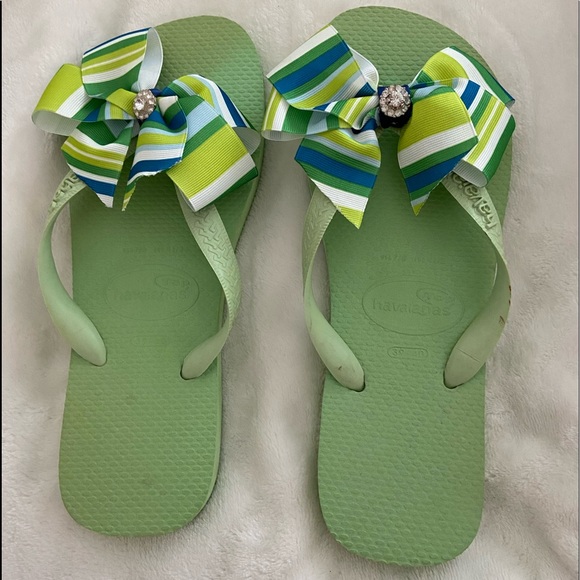Havaianas Shoes - Havaianas embellished flip flops!